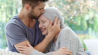 Καρκίνος μαστού:  Πώς επιδρά στη σωματική και ψυχική ευεξία η σχέση της γυναίκας με τον σύντροφο