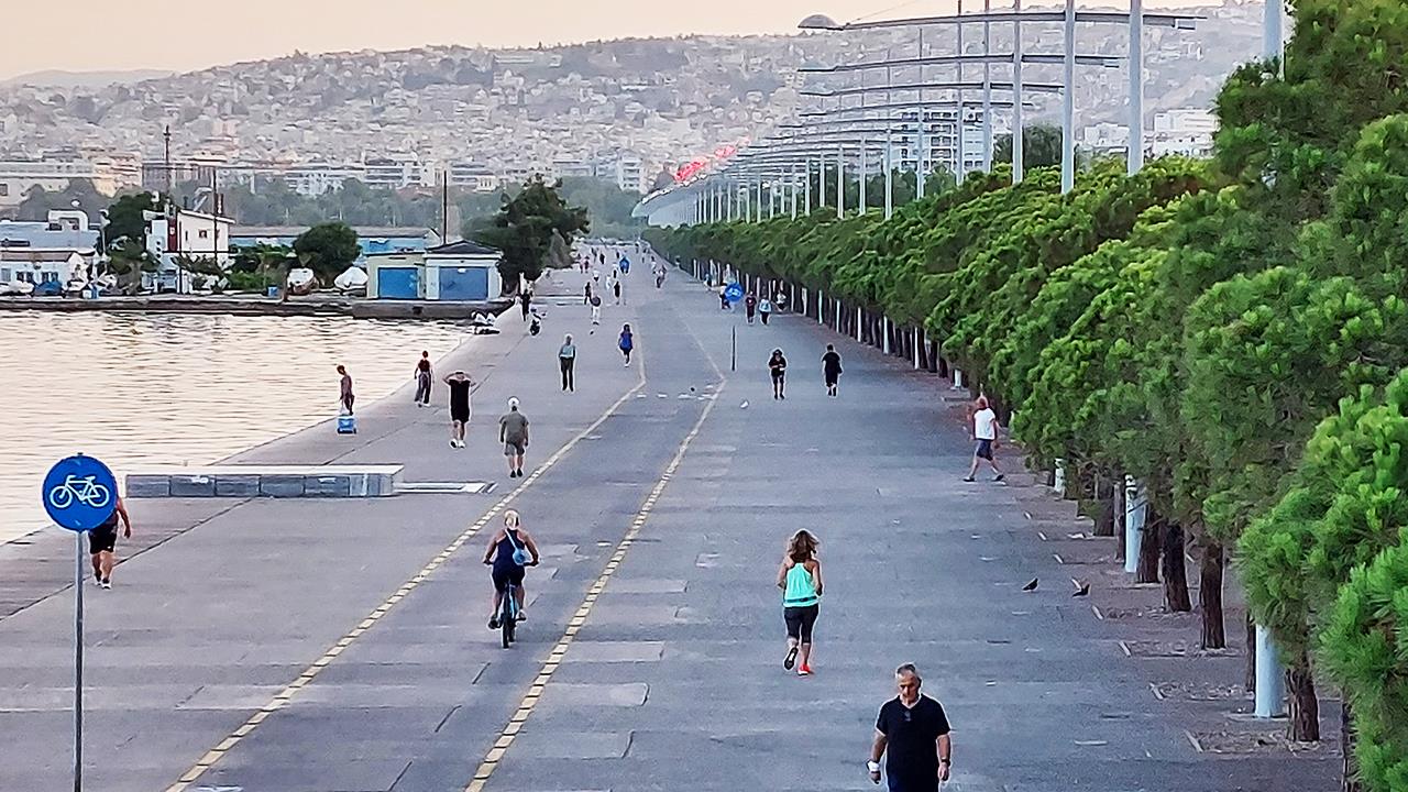 Θεσσαλονίκη: Η επιδημική έκρηξη του καλοκαιριού σε αριθμούς [πίνακες]