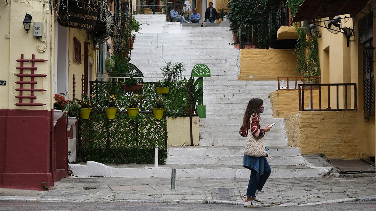 Επαναμόλυνση με Όμικρον και ανοσία αγέλης - Γιατί μειώνονται τα κρούσματα στην Ελλάδα [μελέτη]