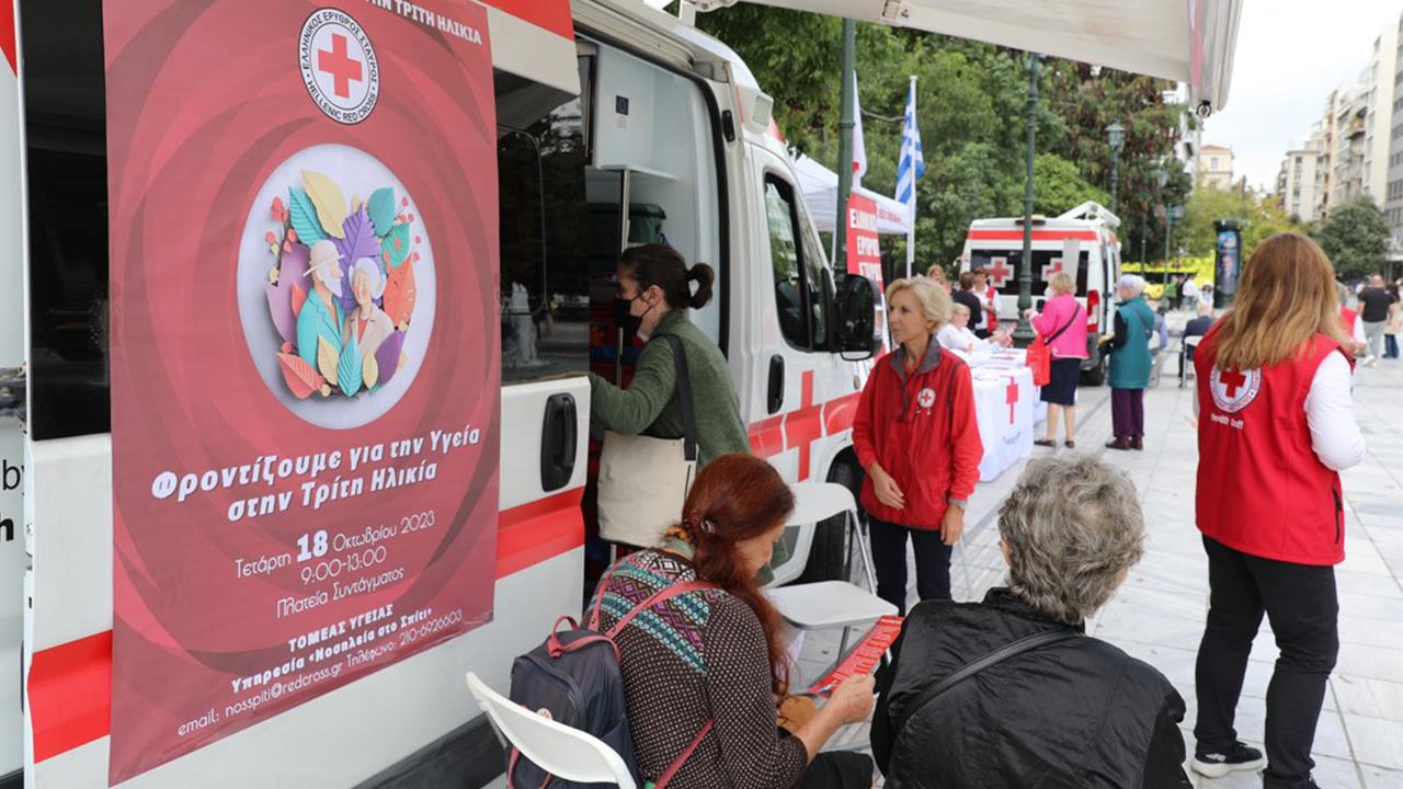 O Ελληνικός Ερυθρός Σταυρός διοργάνωσε μεγάλη δράση για την Τρίτη Ηλικία στην Πλατεία Συντάγματος