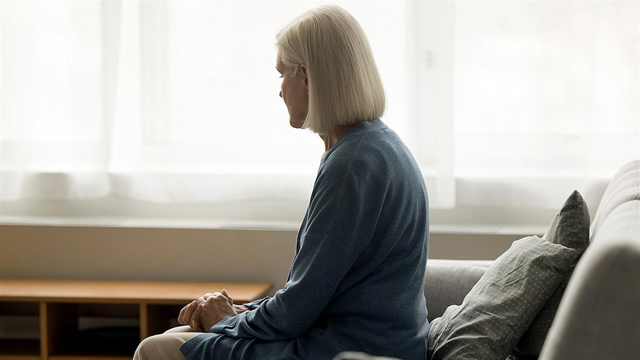 Αλτσχάιμερ: Πιο μεγάλος κίνδυνος να το κληρονομήσει κάποιος από τη μητέρα [μελέτη]