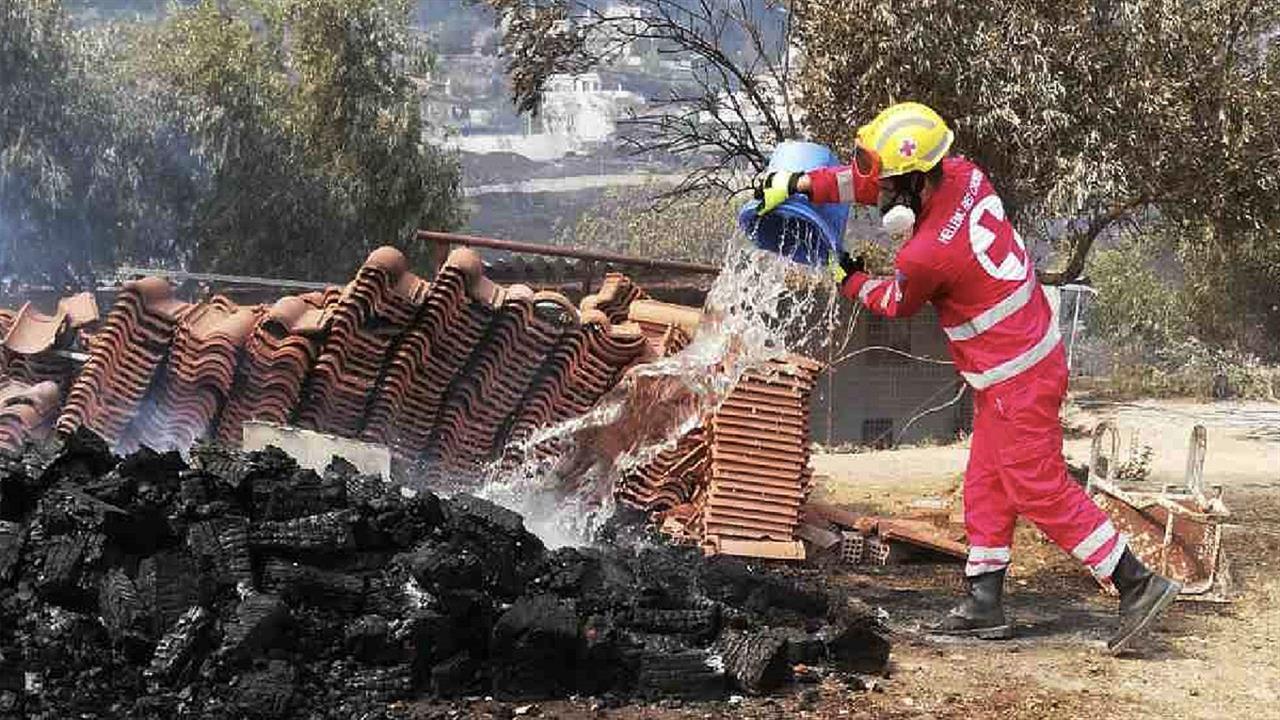 Φωτιά στην Πάτρα: Εκκενώθηκε το Καραμανδάνειο