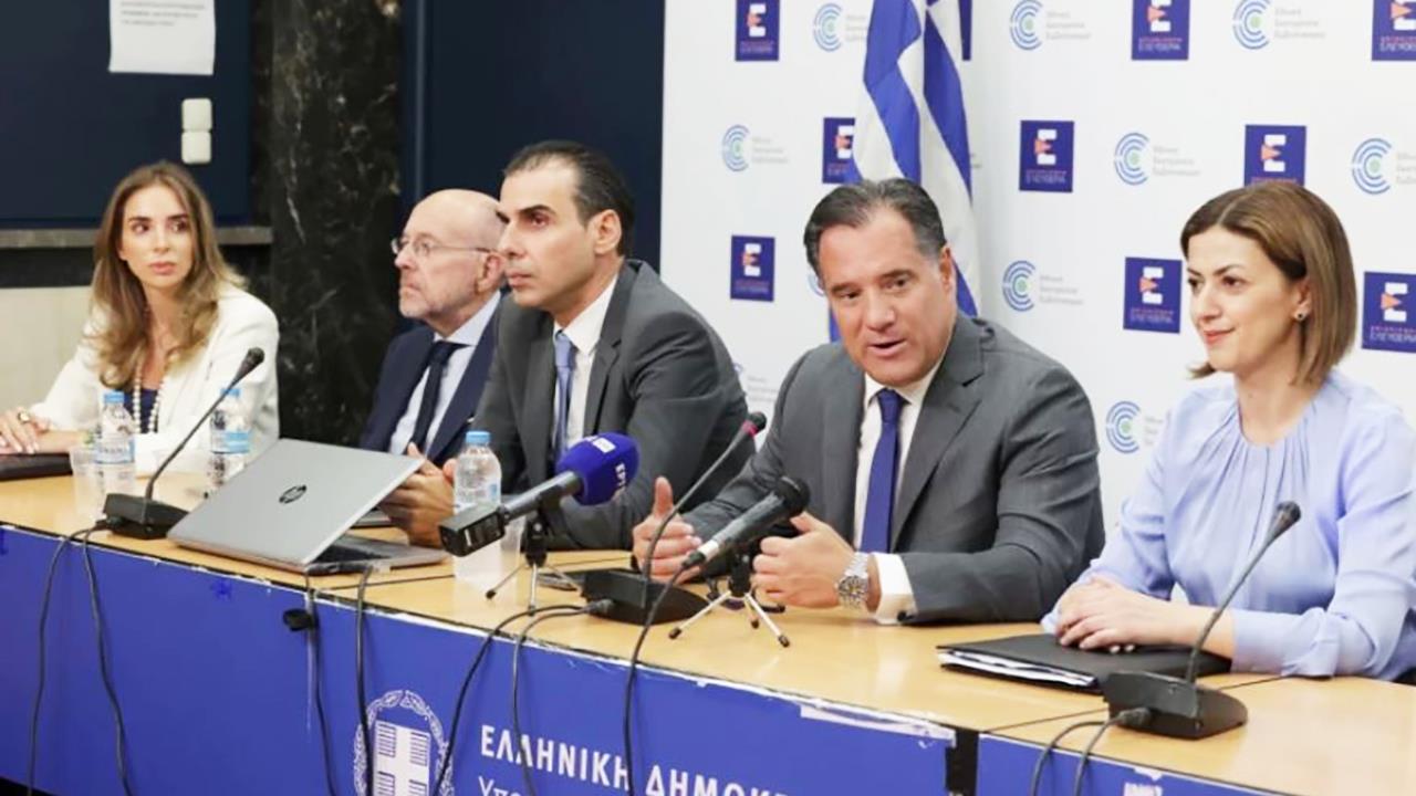 Άδ. Γεωργιάδης: Το ΕΣΥ έχει προβλήματα - Τι αλλάζει σε μισθούς και υποδομές [πίνακες]