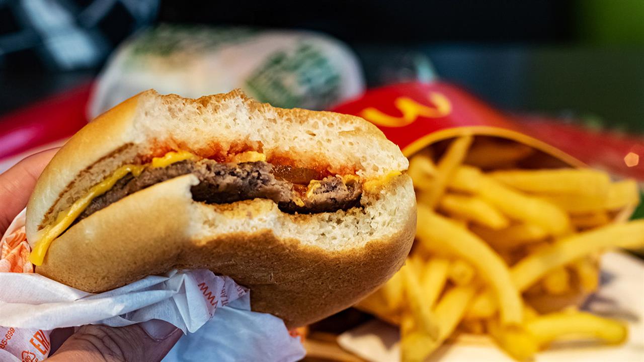 Κρούσματα Ε.Coli στα McDonalds: Αλυσίδες αποσύρουν φρέσκα κρεμμύδια