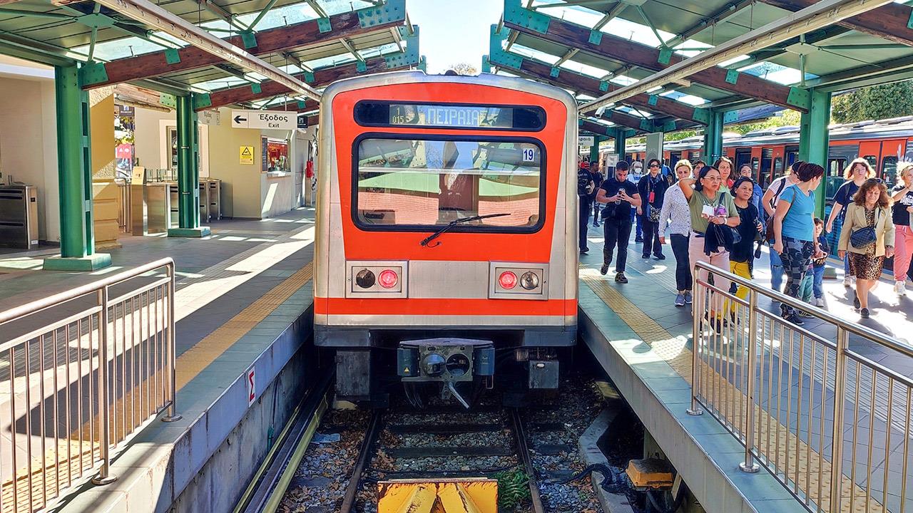 Ε.Σ.Α.μεΑ.: Διαμαρτυρία στον πρόεδρο της ΣΤΑΣΥ -  Άτομα με αναπηρία παραμένουν στις αποβάθρες του ΗΣΑΠ