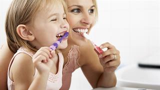 6 συμβουλές για τη φροντίδα των δοντιών του παιδιού σας