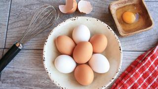 Είναι τα καφέ αυγά πιο υγιεινά από τα άσπρα;