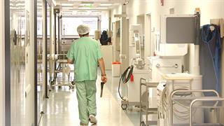 Σε εφημερία και τα Κέντρα Υγείας για μείωση ράντζων στα νοσοκομεία 