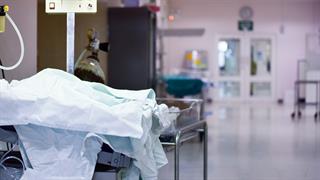 Γέμισαν οι Παθολογικές και Πνευμολογικές κλινικές - Σπεύδουν στα νοσοκομεία και για αντι-ιικά