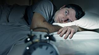 Με αϋπνία συνδέεται και η ήπια Covid σε άτομα με άγχος ή κατάθλιψη [μελέτη]