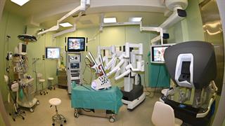 Εγκαινιάστηκε το πρώτο χειρουργικό ρομποτικό σύστημα σε πανεπιστημιακό νοσοκομείο της Ελλάδας