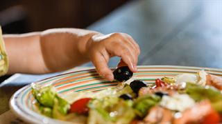 Η μεσογειακή διατροφή είναι ωφέλιμη για παιδιά και εφήβους [μελέτη]