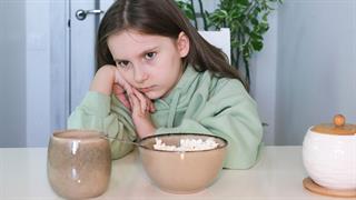 Τα παιδιά που δεν τρώνε πρωινό είναι λιγότερο χαρούμενα [μελέτη]
