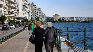 Ευρωπαϊκή πρωτιά και ανησυχία: 1 στους 3 Έλληνες θα ζουν πάνω από τα 65 το 2050 [πίνακας]