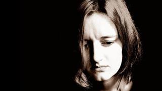 Λιγότερο ζουν γυναίκες με άγχος και κατάθλιψη