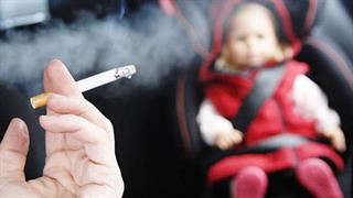 Παθητικό κάπνισμα παιδιών: Βλάπτει το ίδιο με το κάπνισμα στην εγκυμοσύνη 