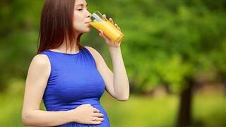 Εγκυμοσύνη: Η κατανάλωση αναψυκτικών συνδέεται με αυξημένο βάρος στο παιδί